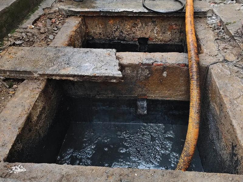 红花清理化粪池